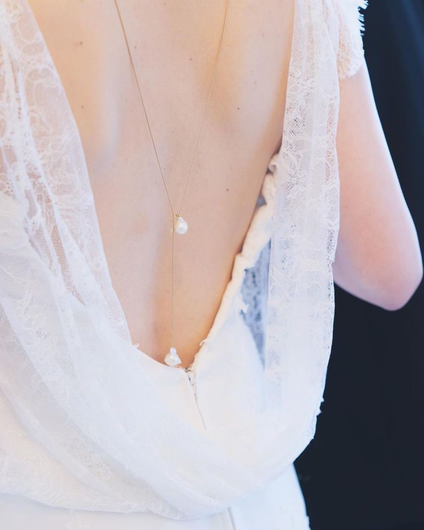 海外新娘热门♡背部大开口礼服搭配［背颈项链］如何？にて紹介している画像