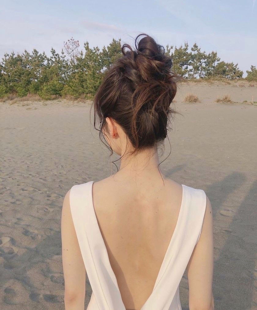 海外新娘热门♡背部大开口礼服搭配［背颈项链］如何？にて紹介している画像