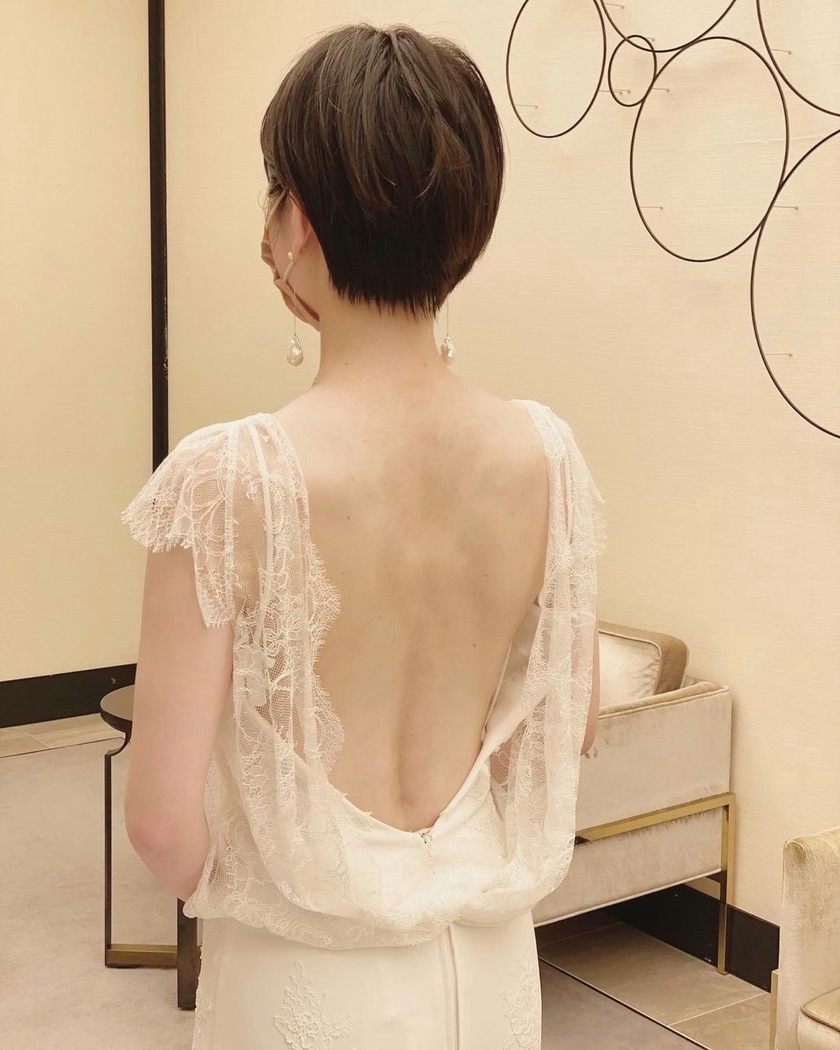 海外新娘热门♡背部大开口礼服搭配［背颈项链］如何？にて紹介している画像