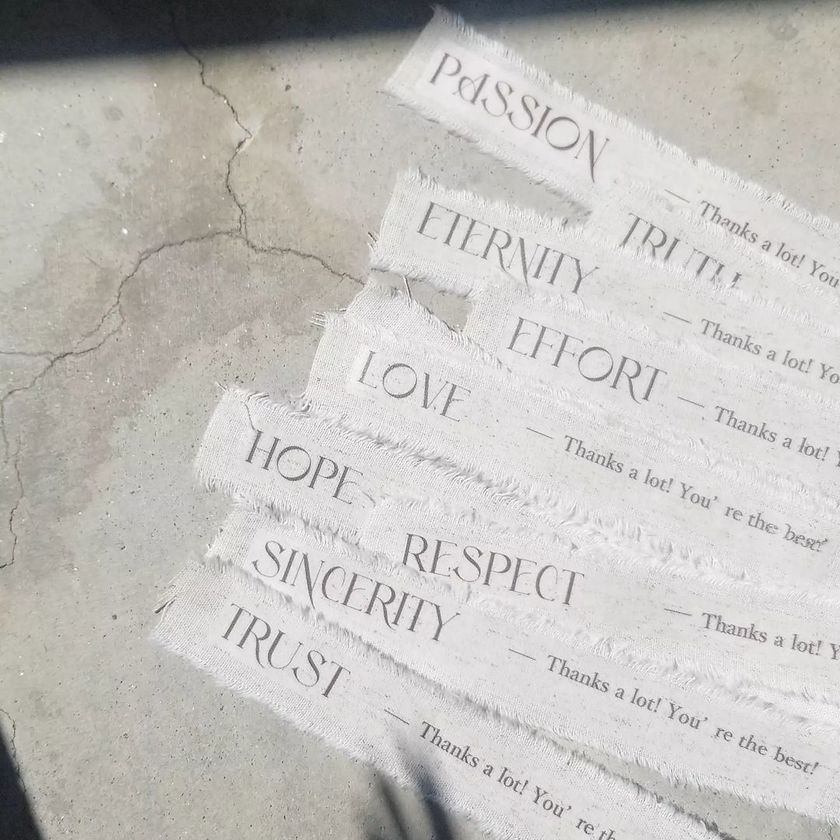 Print meanings on ribbons ♡ The idea of making handmade ribbons to wrap around a dozen roses is wonderful.にて紹介している画像