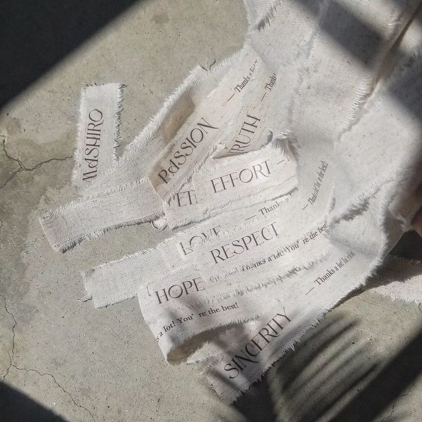 Print meanings on ribbons ♡ The idea of making handmade ribbons to wrap around a dozen roses is wonderful.にて紹介している画像