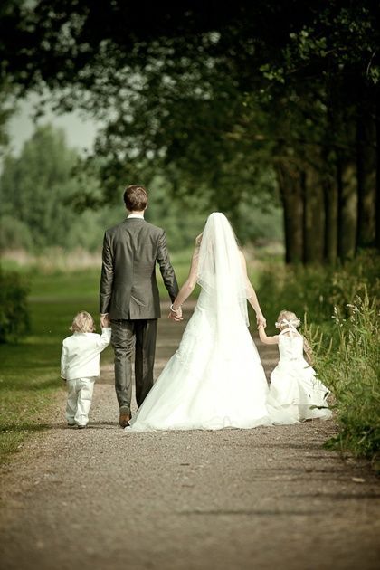 "Like a Princess: Exquisitely Cute Children's Wedding Dress Styles ♡＊.+"にて紹介している画像