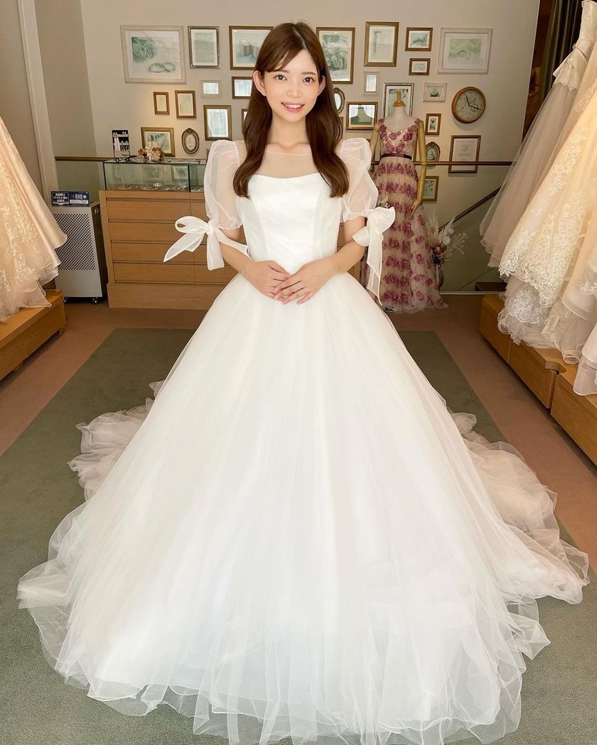 The new stock has finally arrived! A special feature on fitting images of brides in the new marry dresses*にて紹介している画像