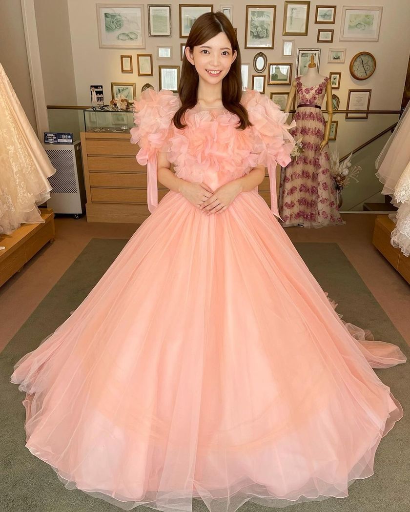 The new stock has finally arrived! A special feature on fitting images of brides in the new marry dresses*にて紹介している画像