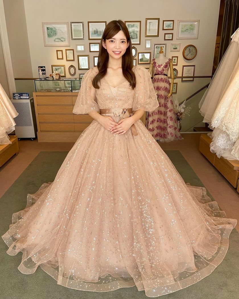 The new stock has finally arrived! A special feature on fitting images of brides in the new marry dresses*にて紹介している画像