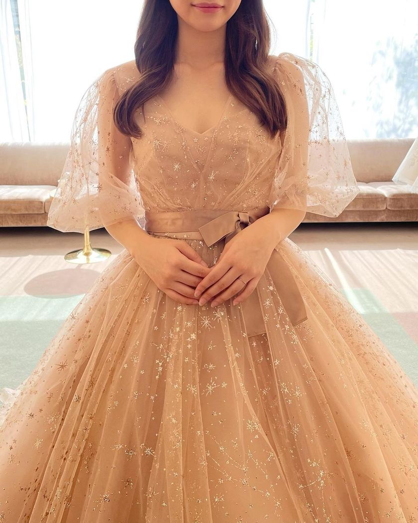 The new stock has finally arrived! A special feature on fitting images of brides in the new marry dresses*にて紹介している画像