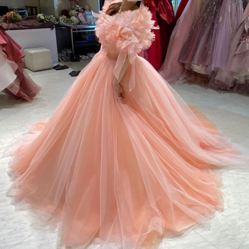 The new stock has finally arrived! A special feature on fitting images of brides in the new marry dresses*にて紹介している画像