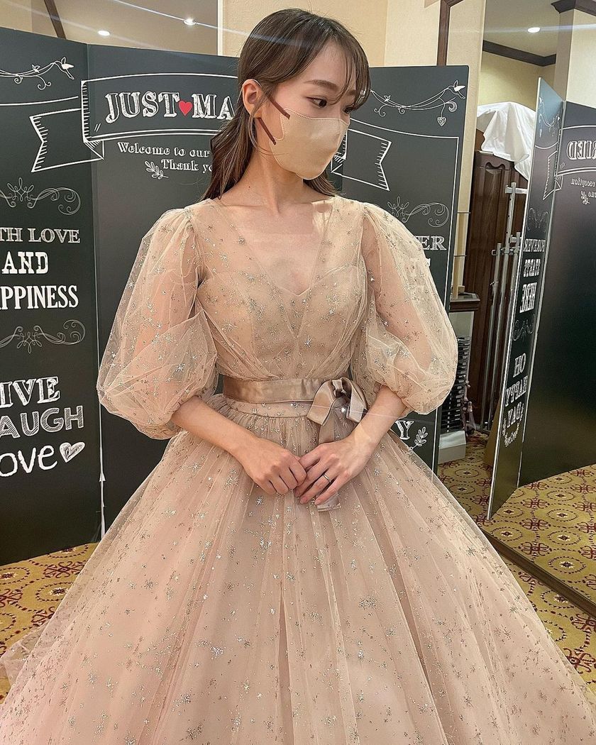 The new stock has finally arrived! A special feature on fitting images of brides in the new marry dresses*にて紹介している画像