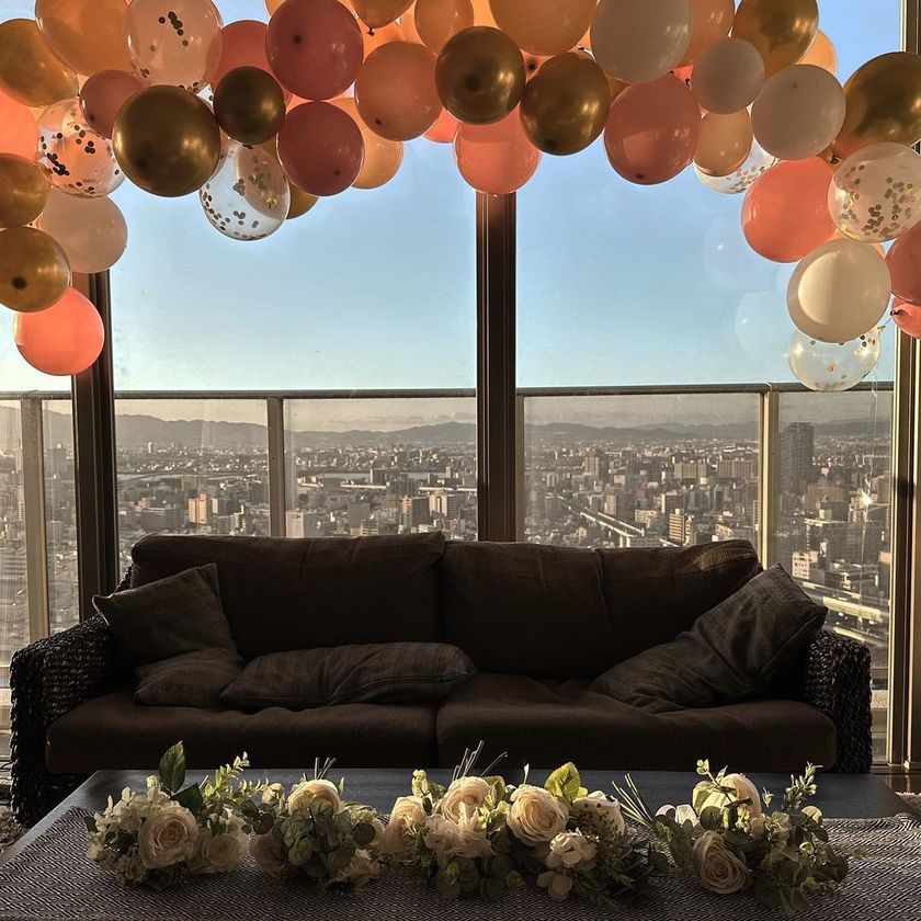 本日の主役感＆ウェディング感アップ♡女子会で用意したら絶対に可愛い【BRIDEカチューシャ】にて紹介している画像