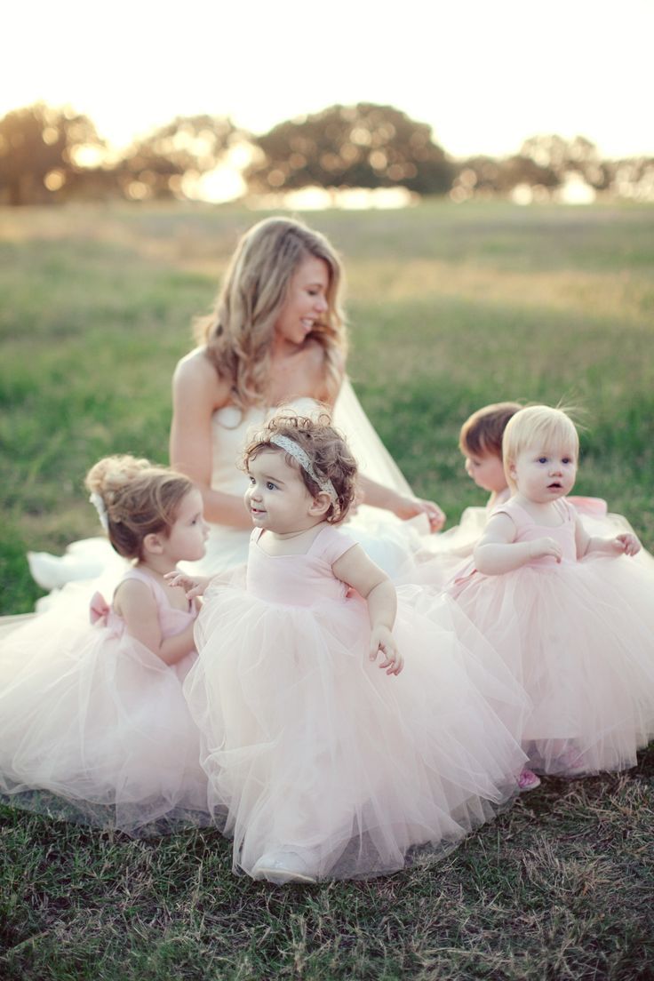 Dressed-Up Little Guests: Adorable Flower Girls!にて紹介している画像