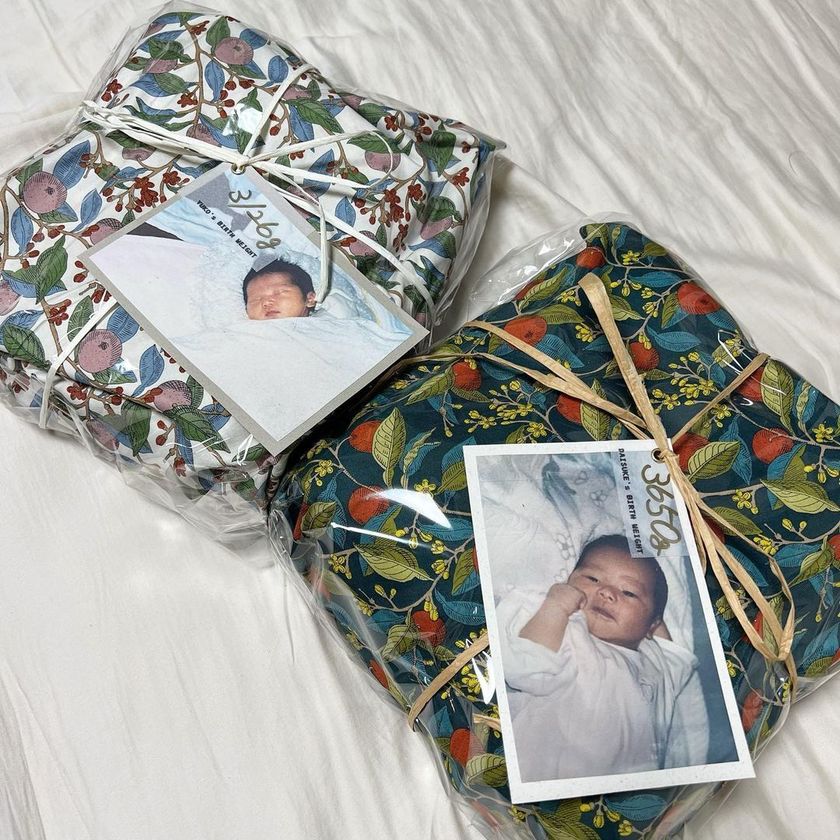 It's nice to have everyone in the picture! An idea for displaying a "thank you" certificate for parenting by cutting out and framing a family photo from when the children were young. 👪にて紹介している画像