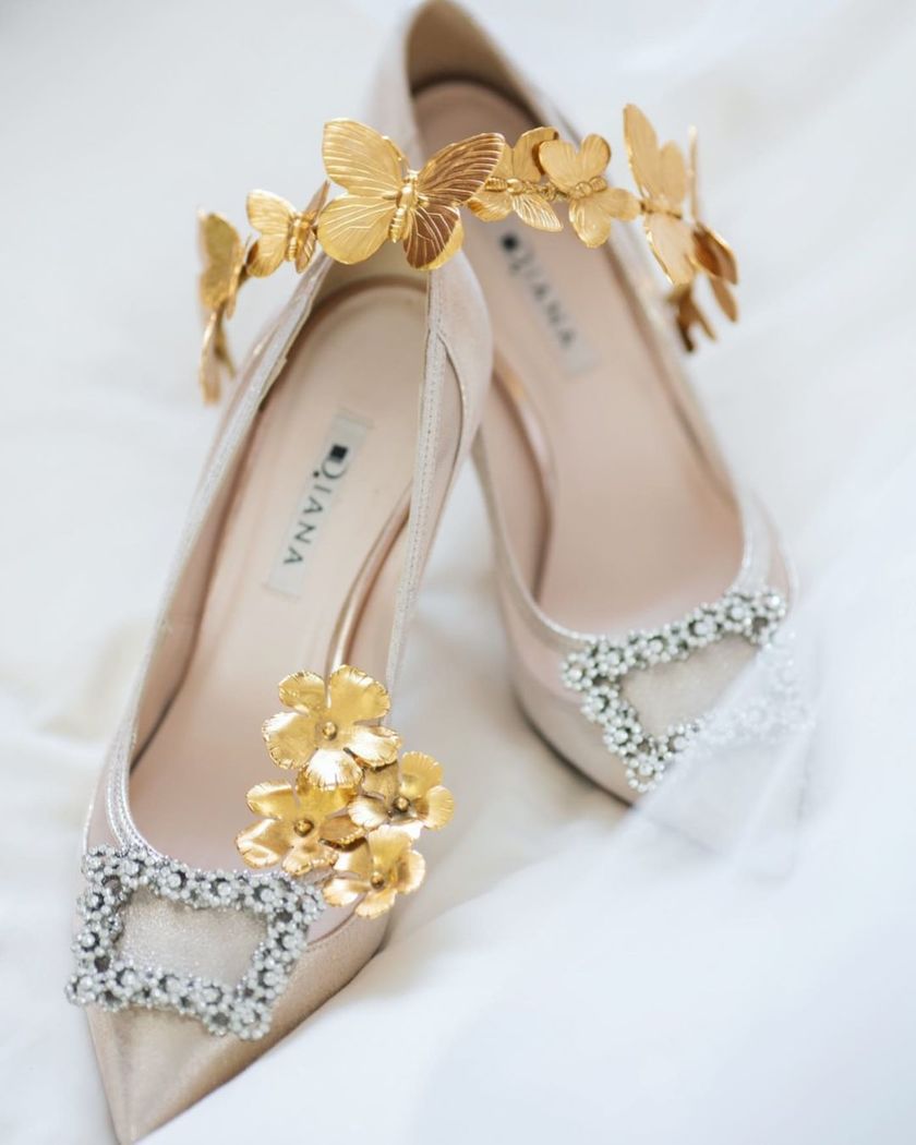 There are hair accessories and piercings ♡ [Jennifer Bear's Butterfly Series] features a wonderful bridal appearance collection ♡にて紹介している画像