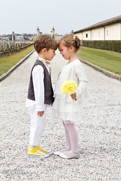 Dressed-Up Little Guests: Adorable Flower Girls!にて紹介している画像