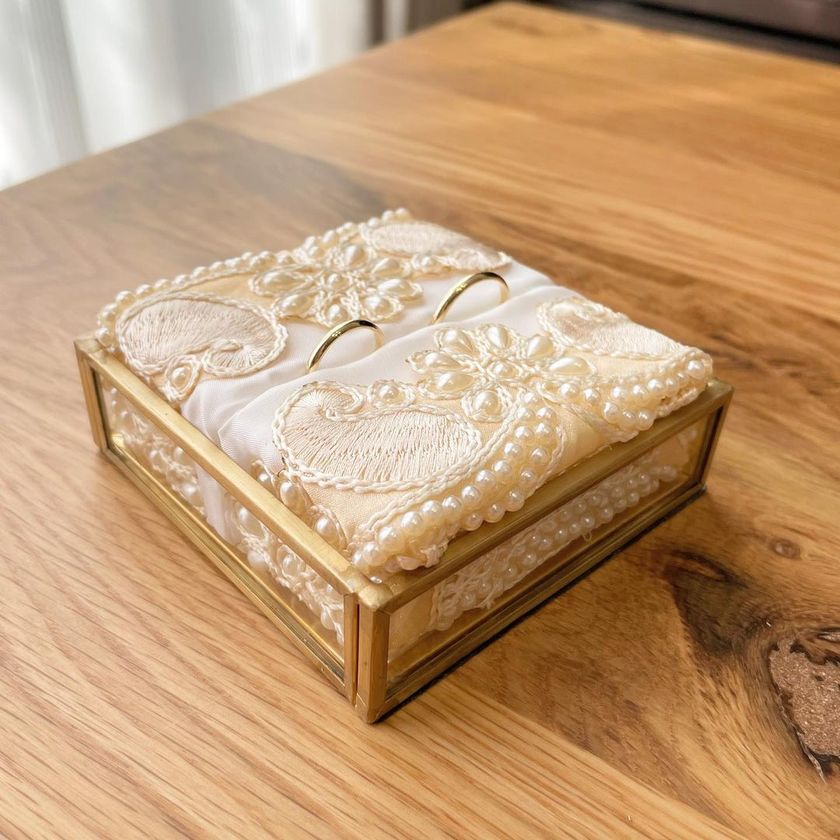 簡単に作れるウェディングdiy♡リボンや布を使って作るリングピローが素敵💍にて紹介している画像