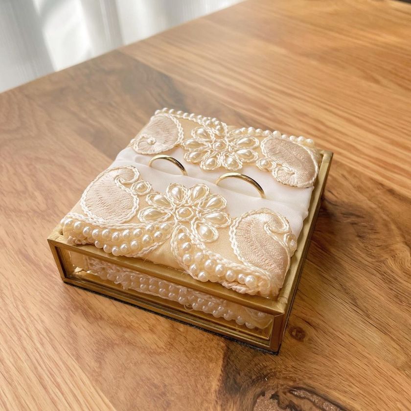 簡単に作れるウェディングdiy♡リボンや布を使って作るリングピローが素敵💍にて紹介している画像