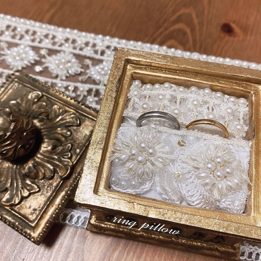 簡単に作れるウェディングdiy♡リボンや布を使って作るリングピローが素敵💍にて紹介している画像