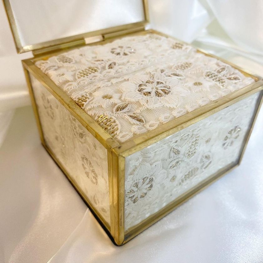 簡単に作れるウェディングdiy♡リボンや布を使って作るリングピローが素敵💍にて紹介している画像