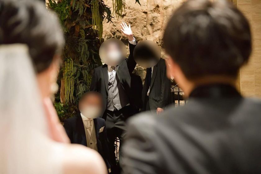 「早く会いたいので、10:50集合」挙式の前に集まってもらうお友達とのファーストミートが素敵にて紹介している画像