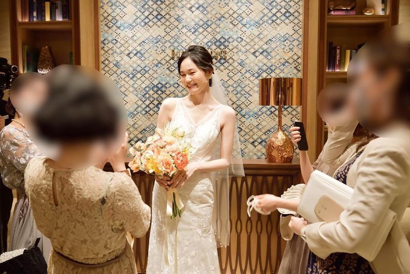 「早く会いたいので、10:50集合」挙式の前に集まってもらうお友達とのファーストミートが素敵にて紹介している画像