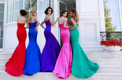 The Dress that Perfectly Accentuates Your Sculpted Figure! Exquisitely Beautiful in a Mermaid Line♡にて紹介している画像