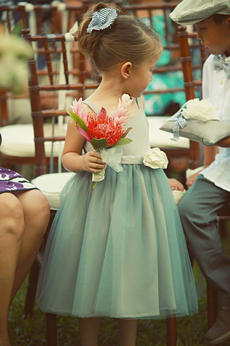 Dressed-Up Little Guests: Adorable Flower Girls!にて紹介している画像
