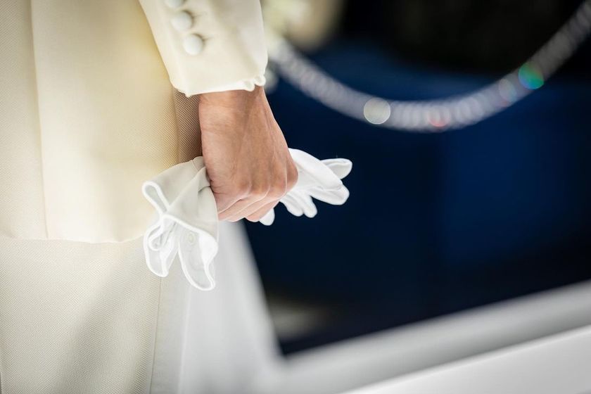 花嫁を守るグローブを両親から渡してもらう。新郎の挙式演出［グローブセレモニー］って知ってる？にて紹介している画像