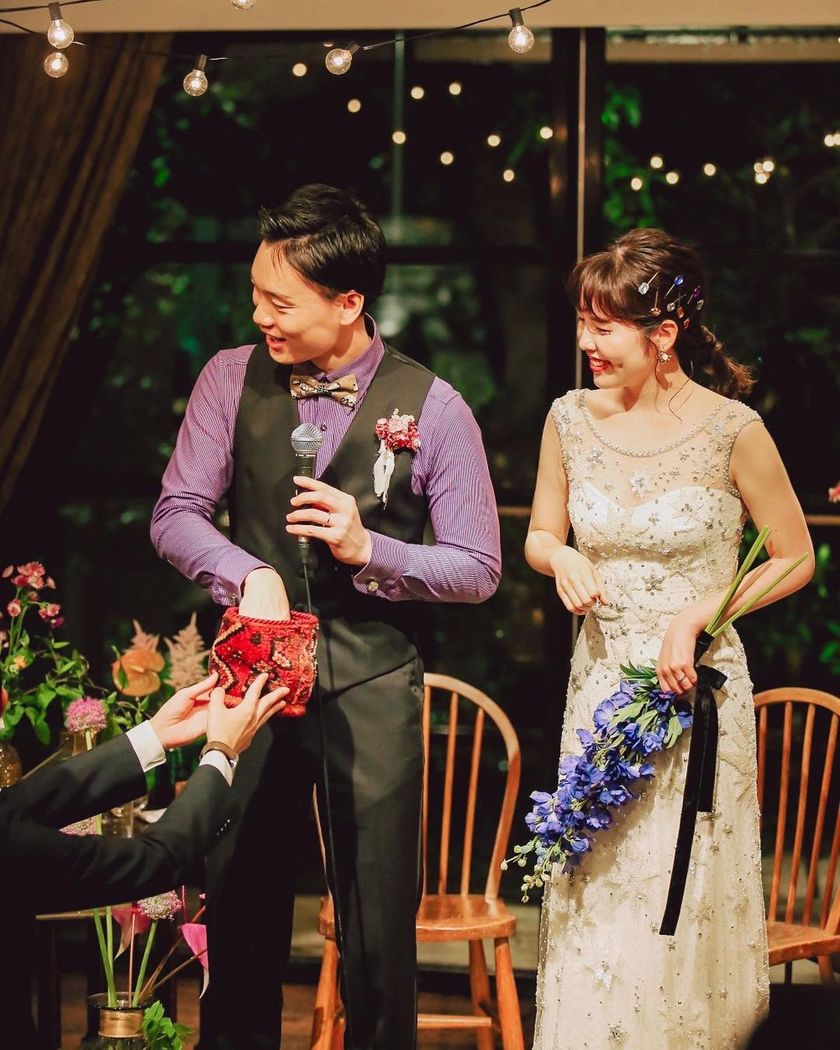 A Bridal Hair Feature Sprinkled with Gem Pins That Looks Like a Jewelry Box ♡にて紹介している画像