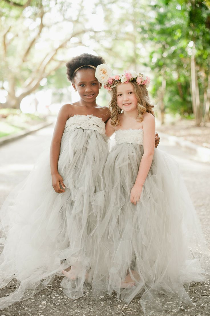Dressed-Up Little Guests: Adorable Flower Girls!にて紹介している画像