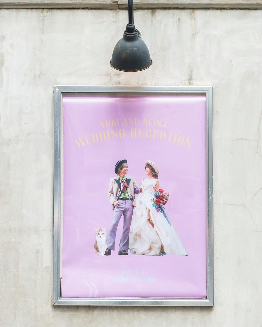 チェキで撮って、切って貼り付ける📸ゲスト全員の写真入りの結婚証明書のアイデアが面白い👫にて紹介している画像