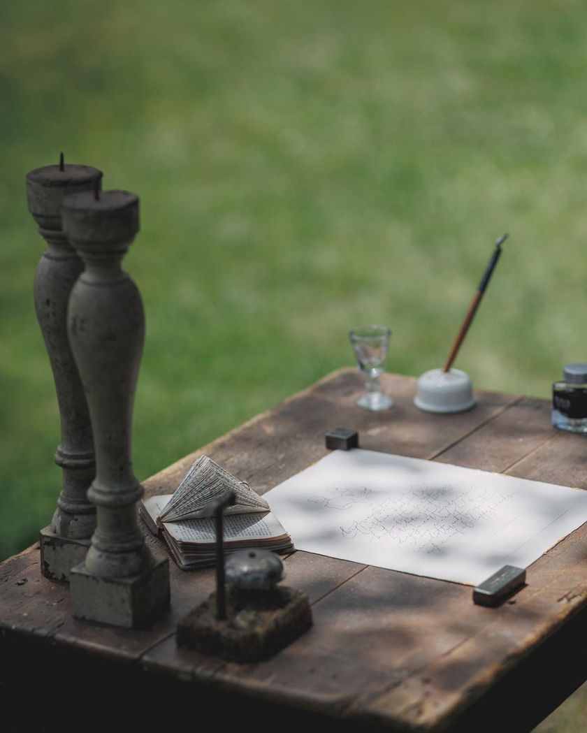 An idea to turn book art with a ring placed between the pages folded one by one into a ring pillow.💍📖にて紹介している画像