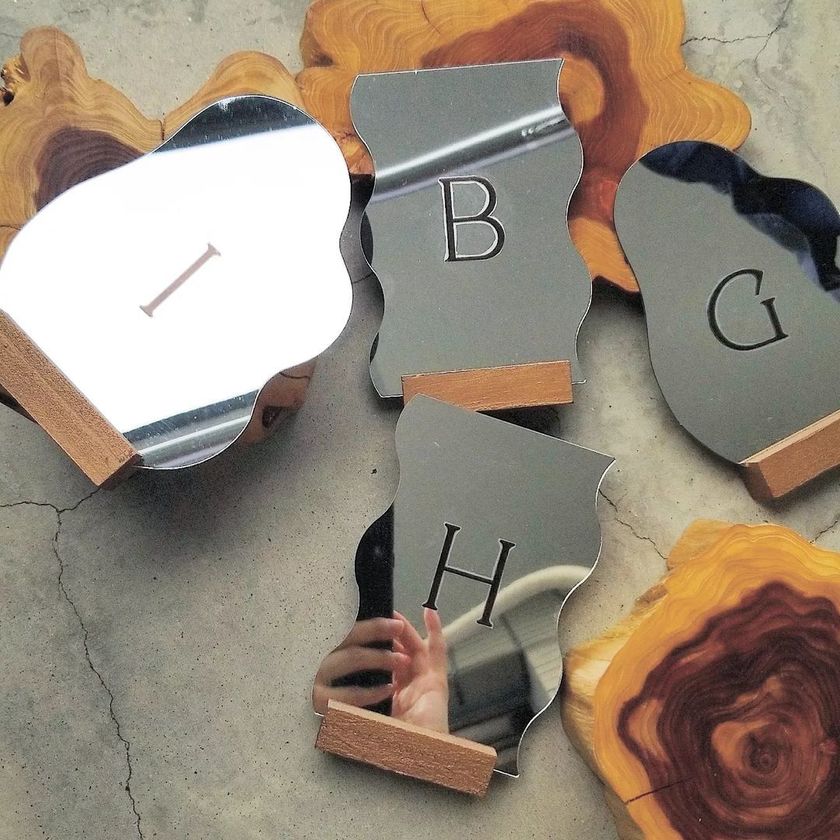 OK for mirrors, glass, and leather ♡ Turn ready-made products into original items with [water transfer sheets].にて紹介している画像