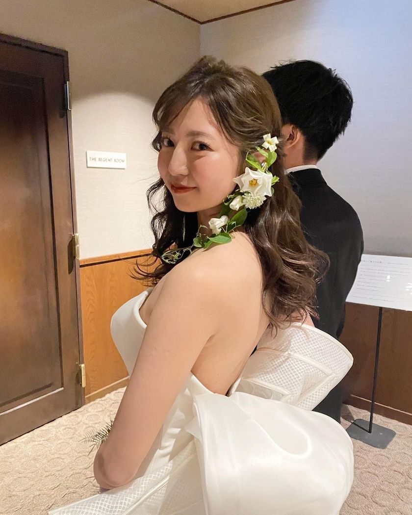 Potentially Trending Accessories 🌷 A Special Feature of Brides Wearing Flower Earringsにて紹介している画像