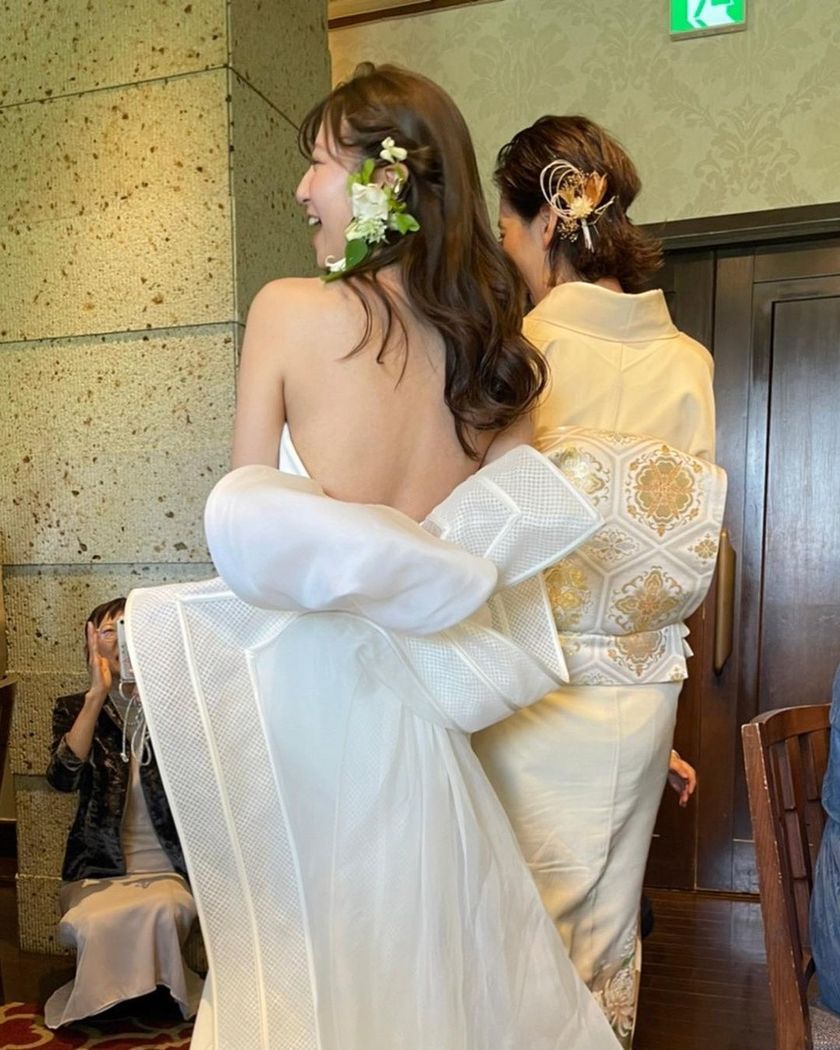 Potentially Trending Accessories 🌷 A Special Feature of Brides Wearing Flower Earringsにて紹介している画像