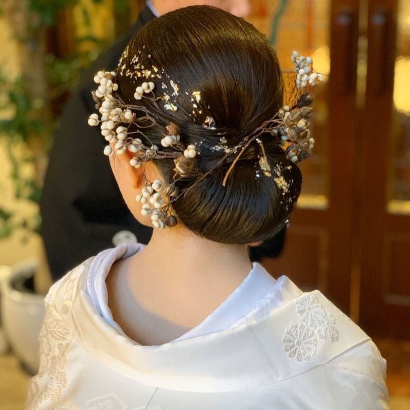 It looks like snow is piled on the branches⛄ The white fruit of the "Nankinbaze" matches well with winter weddings and traditional Japanese attire.にて紹介している画像