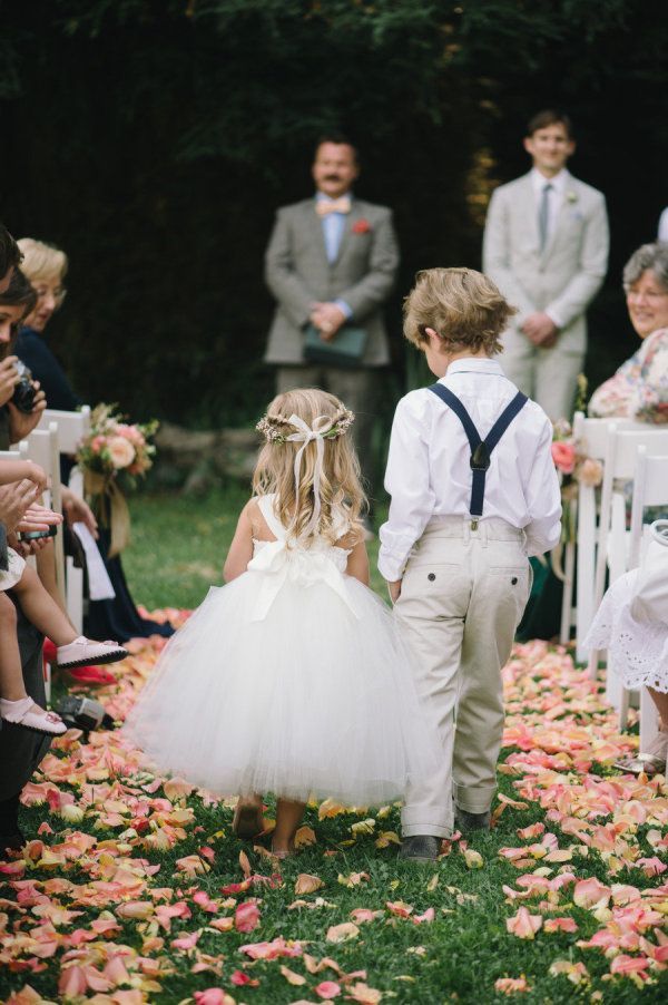 Dressed-Up Little Guests: Adorable Flower Girls!にて紹介している画像