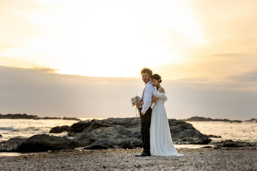 【超过180张图片】神奈川县三崎半岛「城ヶ岛」前拍婚纱照大全にて紹介している画像