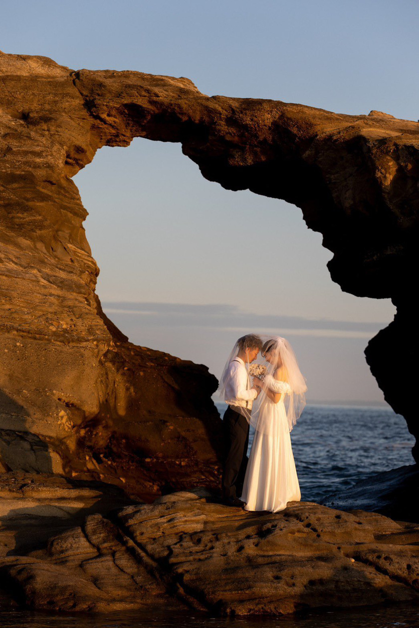 【超过180张图片】神奈川县三崎半岛「城ヶ岛」前拍婚纱照大全にて紹介している画像