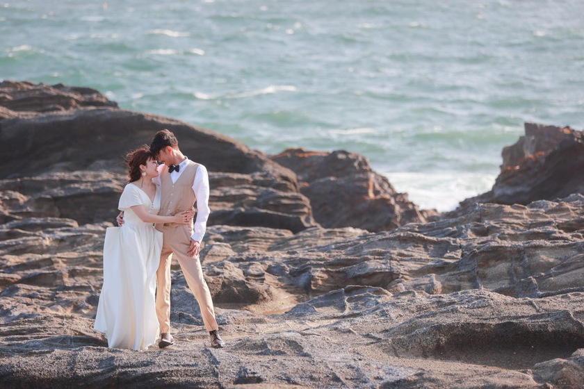 【超过180张图片】神奈川县三崎半岛「城ヶ岛」前拍婚纱照大全にて紹介している画像