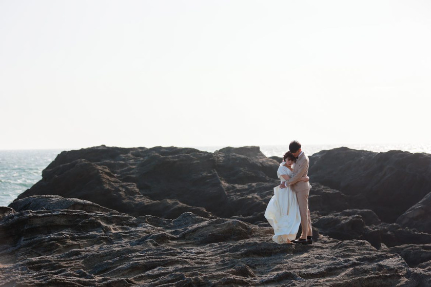 【超过180张图片】神奈川县三崎半岛「城ヶ岛」前拍婚纱照大全にて紹介している画像