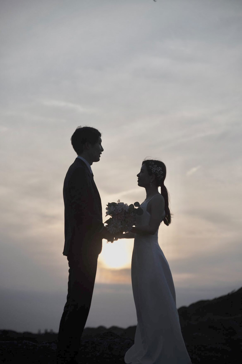 【超过180张图片】神奈川县三崎半岛「城ヶ岛」前拍婚纱照大全にて紹介している画像