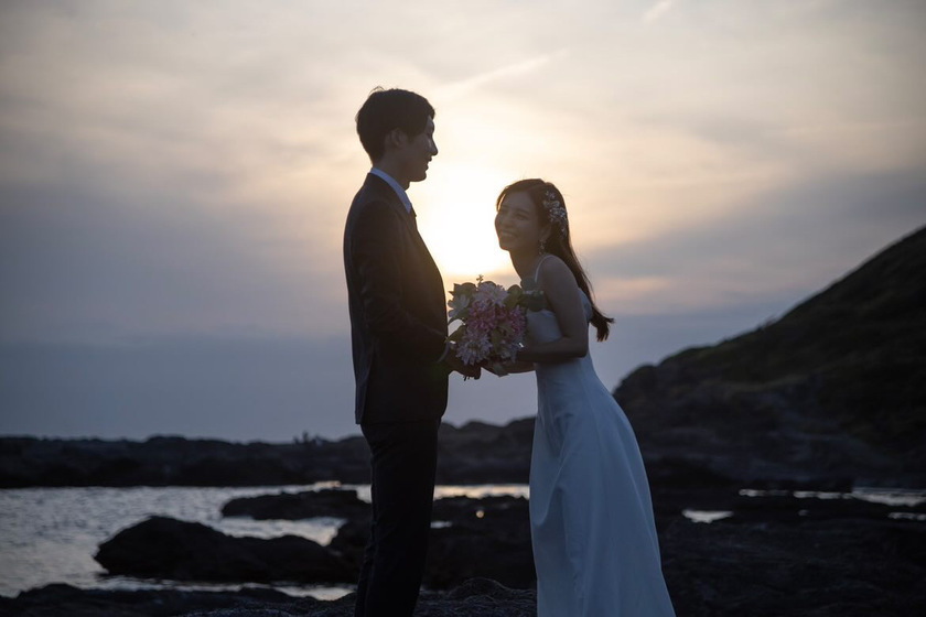 【超过180张图片】神奈川县三崎半岛「城ヶ岛」前拍婚纱照大全にて紹介している画像