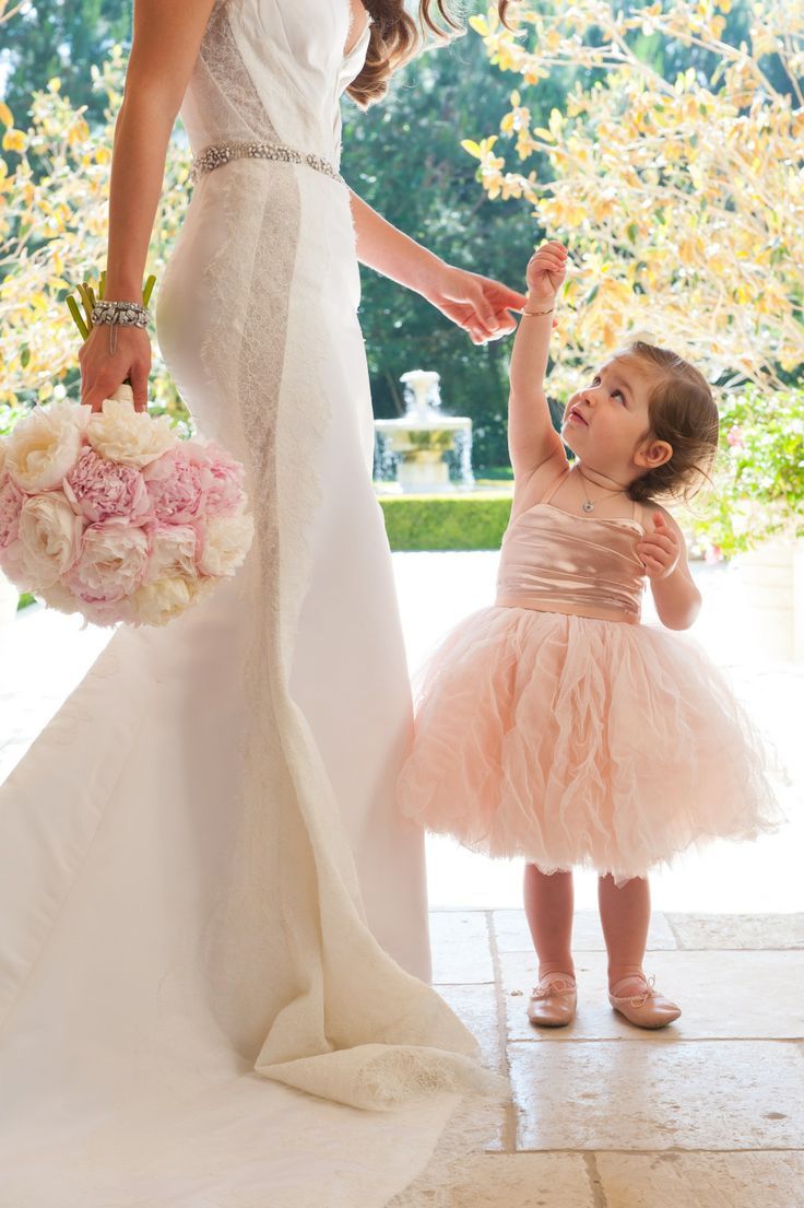 Dressed-Up Little Guests: Adorable Flower Girls!にて紹介している画像