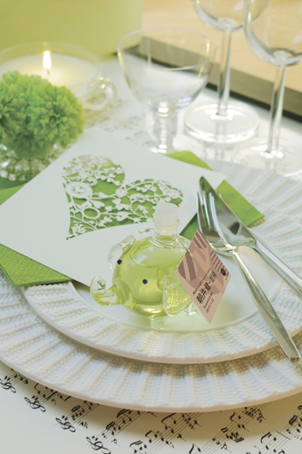 Delicious to Drink and Cute to See: 2 Stylish Bottles of Alcohol You’ll Love ♡にて紹介している画像