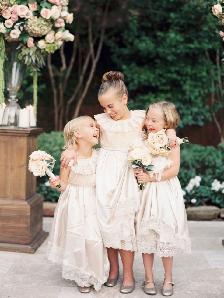 Dressed-Up Little Guests: Adorable Flower Girls!にて紹介している画像