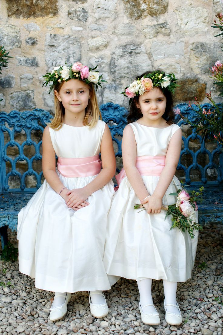 Dressed-Up Little Guests: Adorable Flower Girls!にて紹介している画像