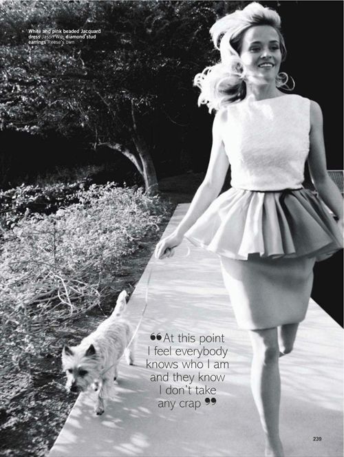 "Charmingly Glamorous Bride in a Peplum Silhouette Dress: A Delightful Springtime Look"にて紹介している画像