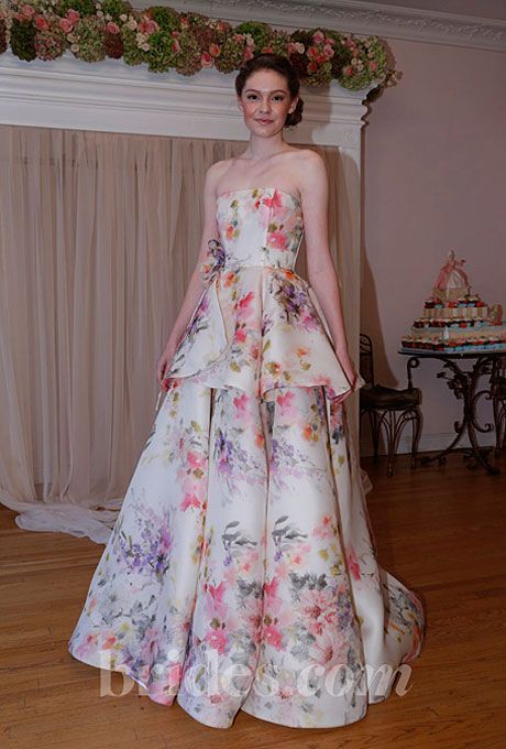 "Charmingly Glamorous Bride in a Peplum Silhouette Dress: A Delightful Springtime Look"にて紹介している画像