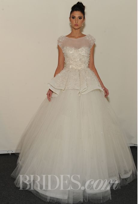 "Charmingly Glamorous Bride in a Peplum Silhouette Dress: A Delightful Springtime Look"にて紹介している画像