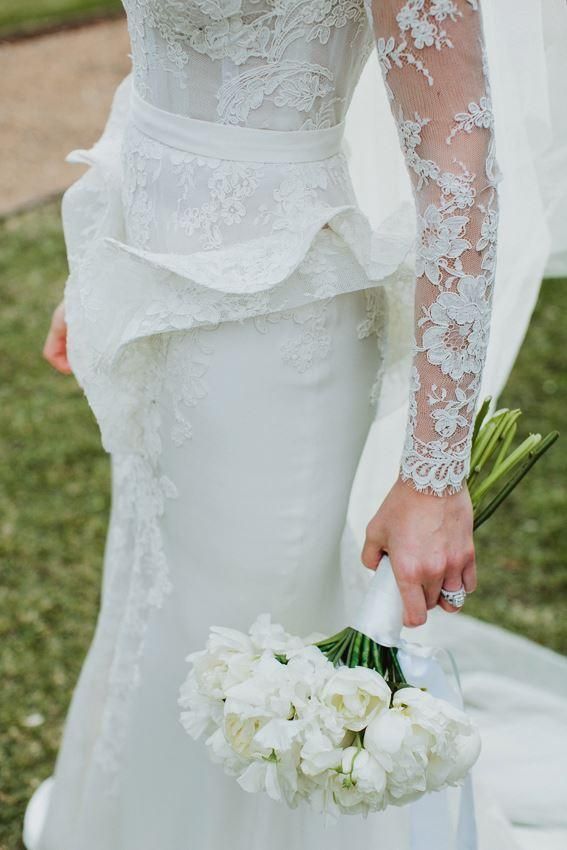 "Charmingly Glamorous Bride in a Peplum Silhouette Dress: A Delightful Springtime Look"にて紹介している画像