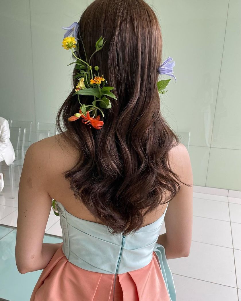 Creating unbelievably cute hairstyles ♡ Freelance hair and makeup artist, Suzu, is popular for her "#SuzuSanMagic".にて紹介している画像